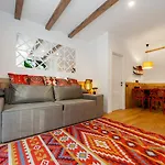 Apartman Freeman-1 триповерховий будинок для 12 гостей *