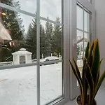 Freeman-1 триповерховий будинок для 12 гостей Apartman Bukovel