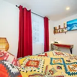 Apartman Freeman-1 триповерховий будинок для 12 гостей *