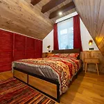 Freeman-1 триповерховий будинок для 12 гостей Apartman