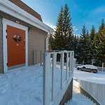 Apartman Freeman-1 триповерховий будинок для 12 гостей *
