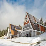 Freeman-1 триповерховий будинок для 12 гостей Apartman