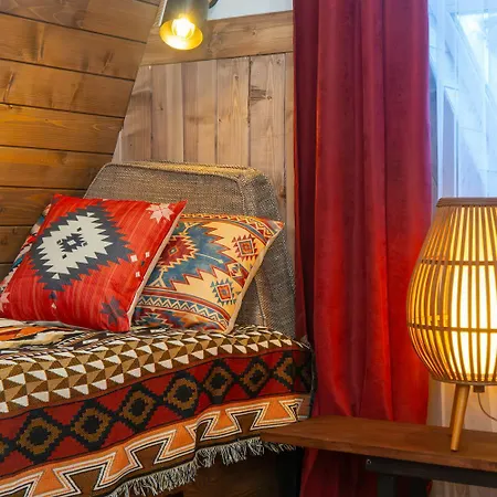 Apartment Freeman Cottage: Riverside Ground Floor With Private Terrace Bukovel