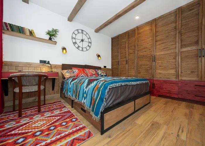 Freeman-1 триповерховий будинок для 12 гостей