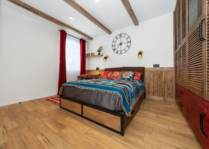 Freeman-1 триповерховий будинок для 12 гостей *